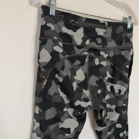 Athleta Lightning Camo 7/8 Tight Leggings Size Large - Picture 8 of 11